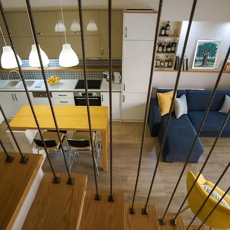 Modern, Stylish Maisonette Itea Exterior photo