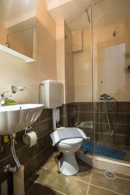 Modern, Stylish Maisonette
