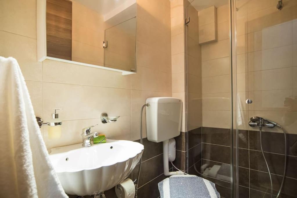 Apartment Modern, Stylish Maisonette *