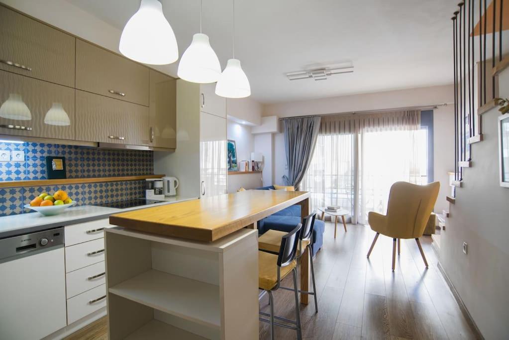 Modern, Stylish Maisonette * Itea