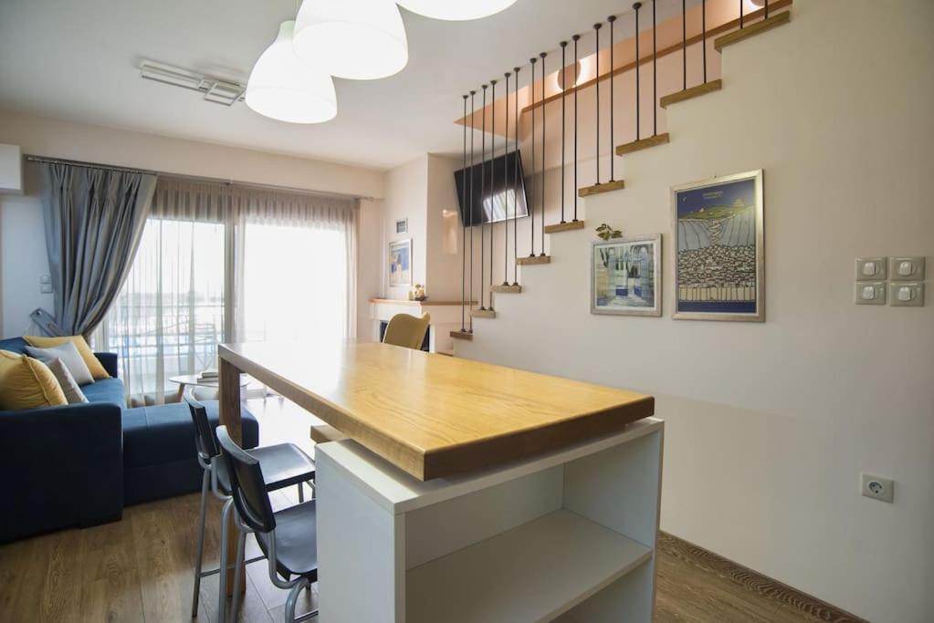 Modern, Stylish Maisonette * Itea